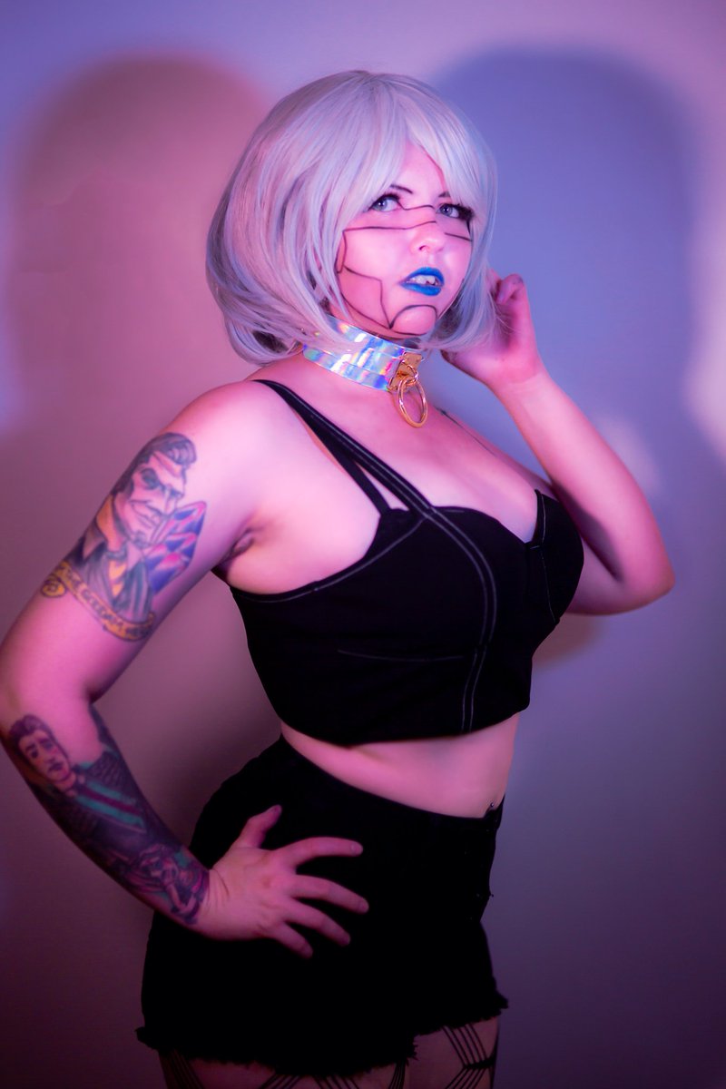 jaxpusseater's tweet photo. And we have some of the first photos coming here early from our experimental shoot last night! The artificial lights turned out so well and I am so happy for @FoxfireAki that it's going her way! 

This shoot was cyberpunk inspired. 

#cyberpunk #cyborg #makeup #sexy #tattoos https://t.co/g2OWpCS1wq