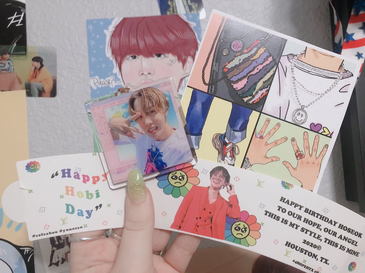 RAPLlNEHOE's tweet photo. all in all, a successful day🥺 thank you to @cafexhou for hosting and thank you to @theartaest for the print/@taetae__borahae for the keychain💛
#4HOPEHTX #HAPPYHOPEDAY https://t.co/VNvgclQ6o4
