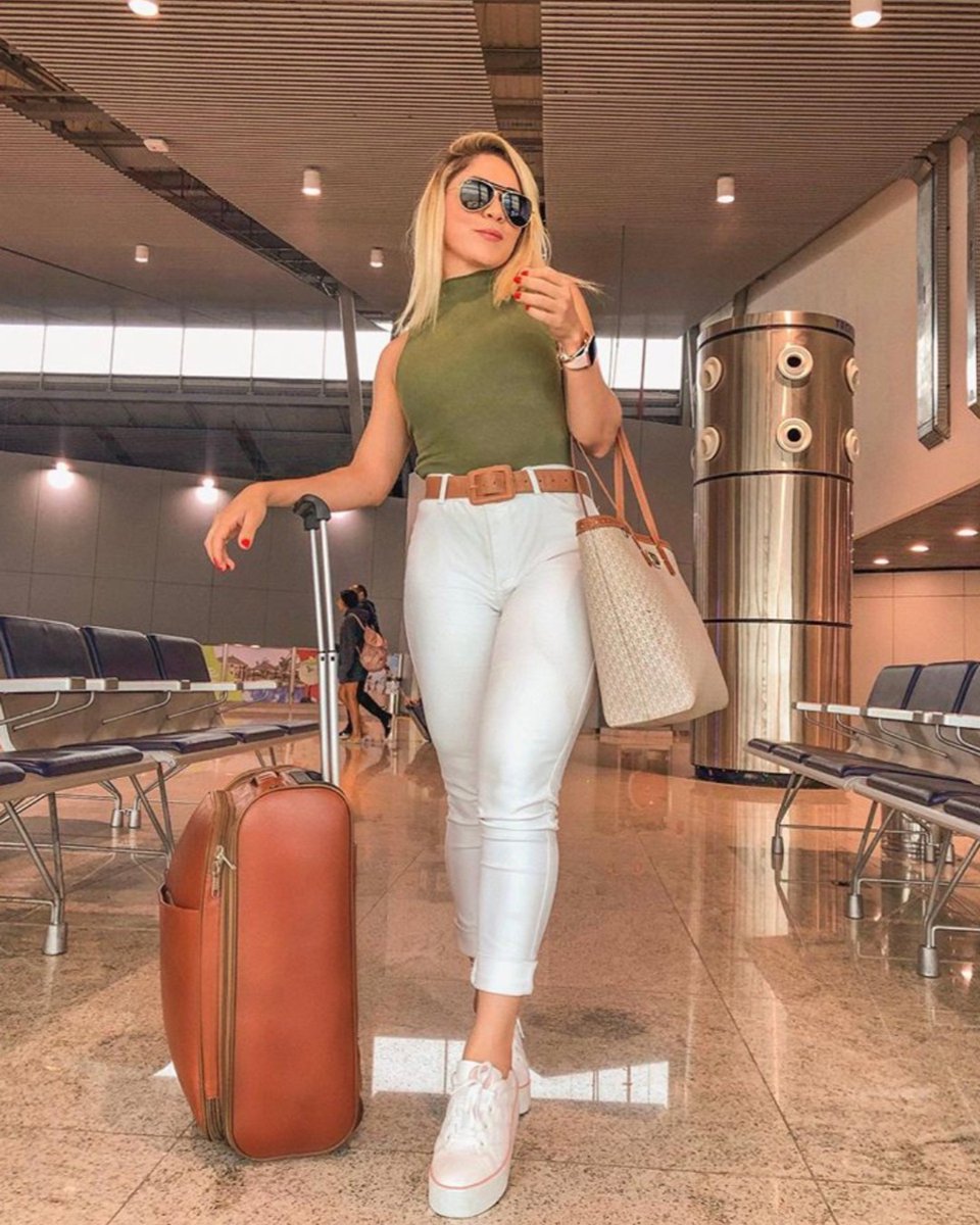 InflightWell's tweet image. Love Patricia's simple outfit for a flight paired with a big tote bag. 
#inflightwellness #inflightmode #ootd #airportstyle #airportfashion 

Photo Credits: @patriciaguiarr via Instagram