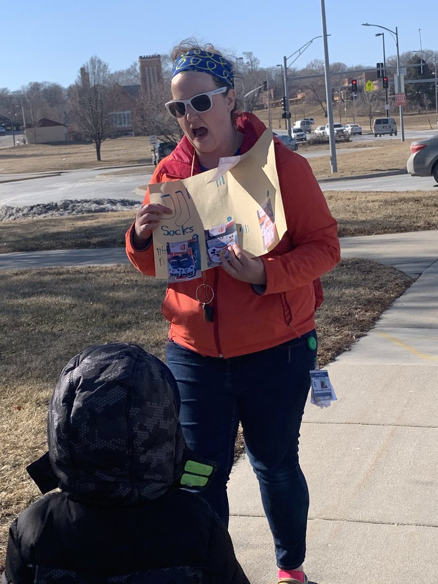 MichelleAvilla2's tweet photo. More real world experiences for our Kellom students. They planned, shopped, and payed for clothing items at Family Dollar. #learning in action https://t.co/7Khq6MYhMW