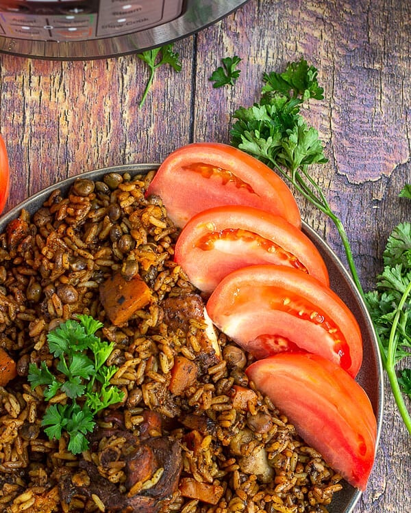 carnival_tt's tweet photo. 🇹🇹 The official #Carnival dish, PELAU 🍽

Find this one-pot classic in households and on the road during #TrinidadCarnival especially between today and Carnival Tuesday. It's tradition!

📸: Homemade Zagat https://t.co/W9POYMuvpi