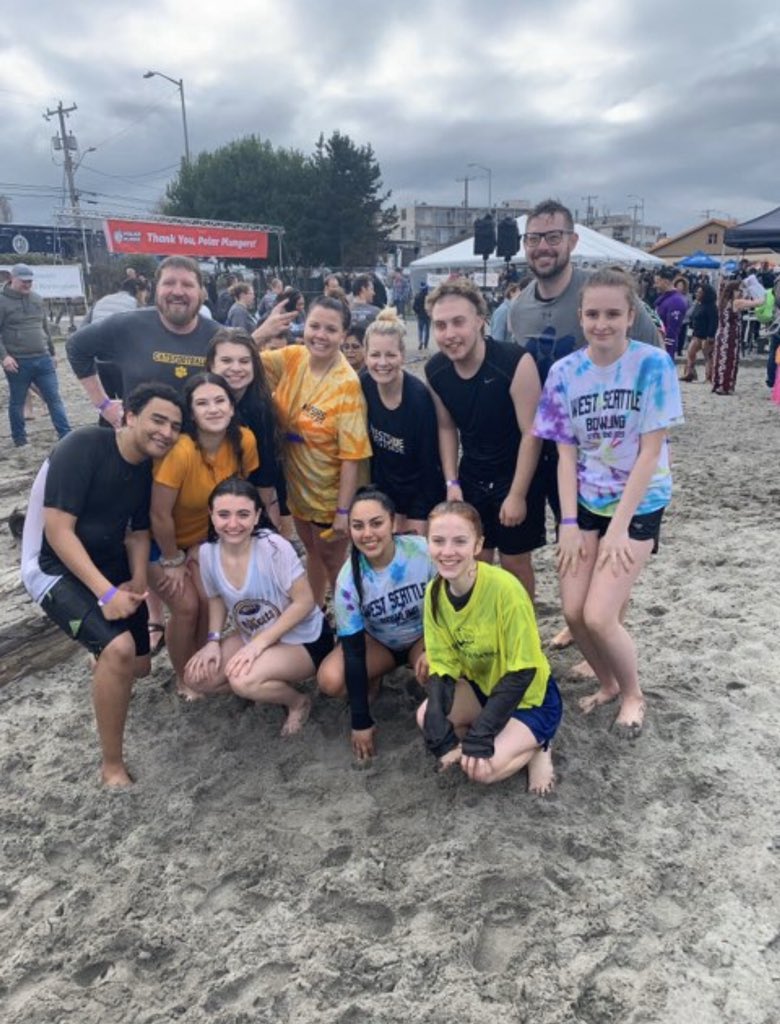 WSHSAthletics1's tweet photo. Thank you West Seattle Unified, West Bowling &amp; WSHS ASB for helping organize today’s Polar Plunge benefiting Special Olympics! 👏🏼😼🐾 #WestSeattle #BleedBlue #GoWildcats #noplacelikewestseattle @westseattleblog @WSBoosterClub https://t.co/jKYDdTlFGR