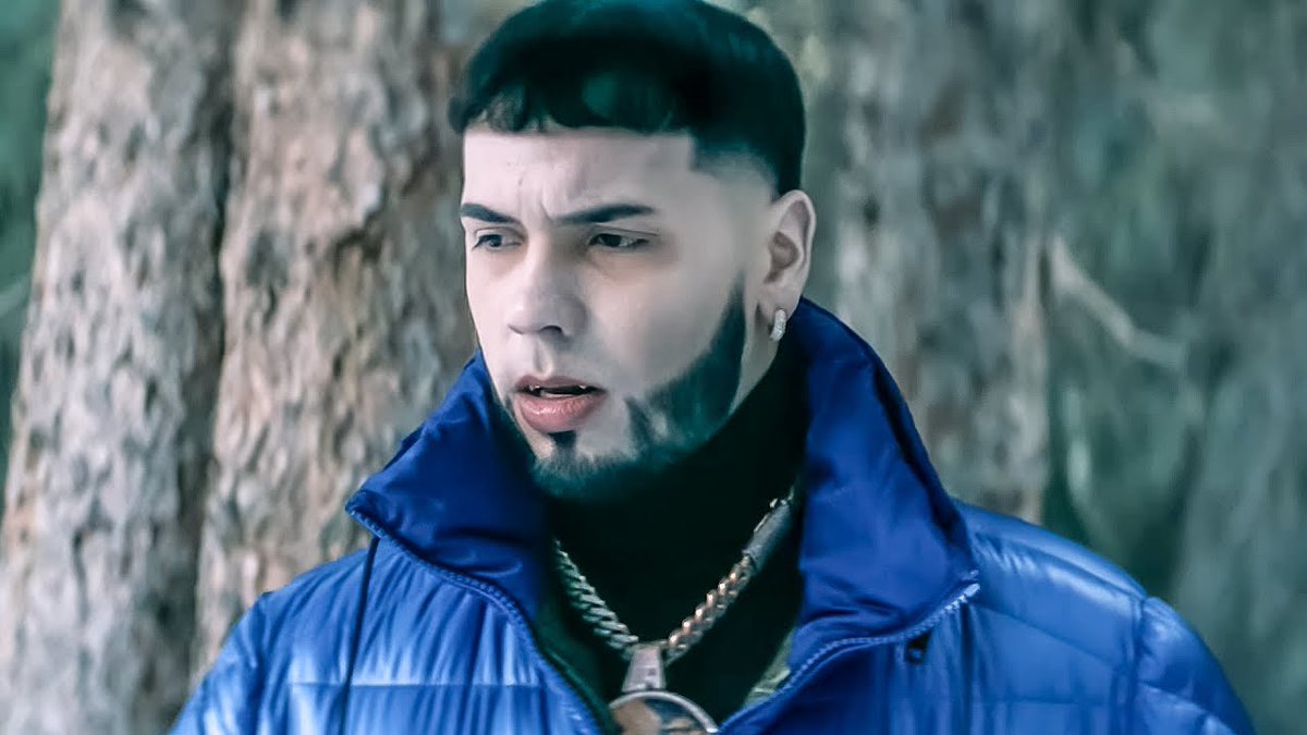SonyMusicLatin's tweet photo. ¡Lo más reciente de @Anuel_2blea ya se convirtió en un himno que no puede faltar en tu fin de semana! 💃🕺▶ Dale play al video de #Keii en @YouTube. https://t.co/ocR4SEBLru https://t.co/Tt6ZuFbQ1Q
