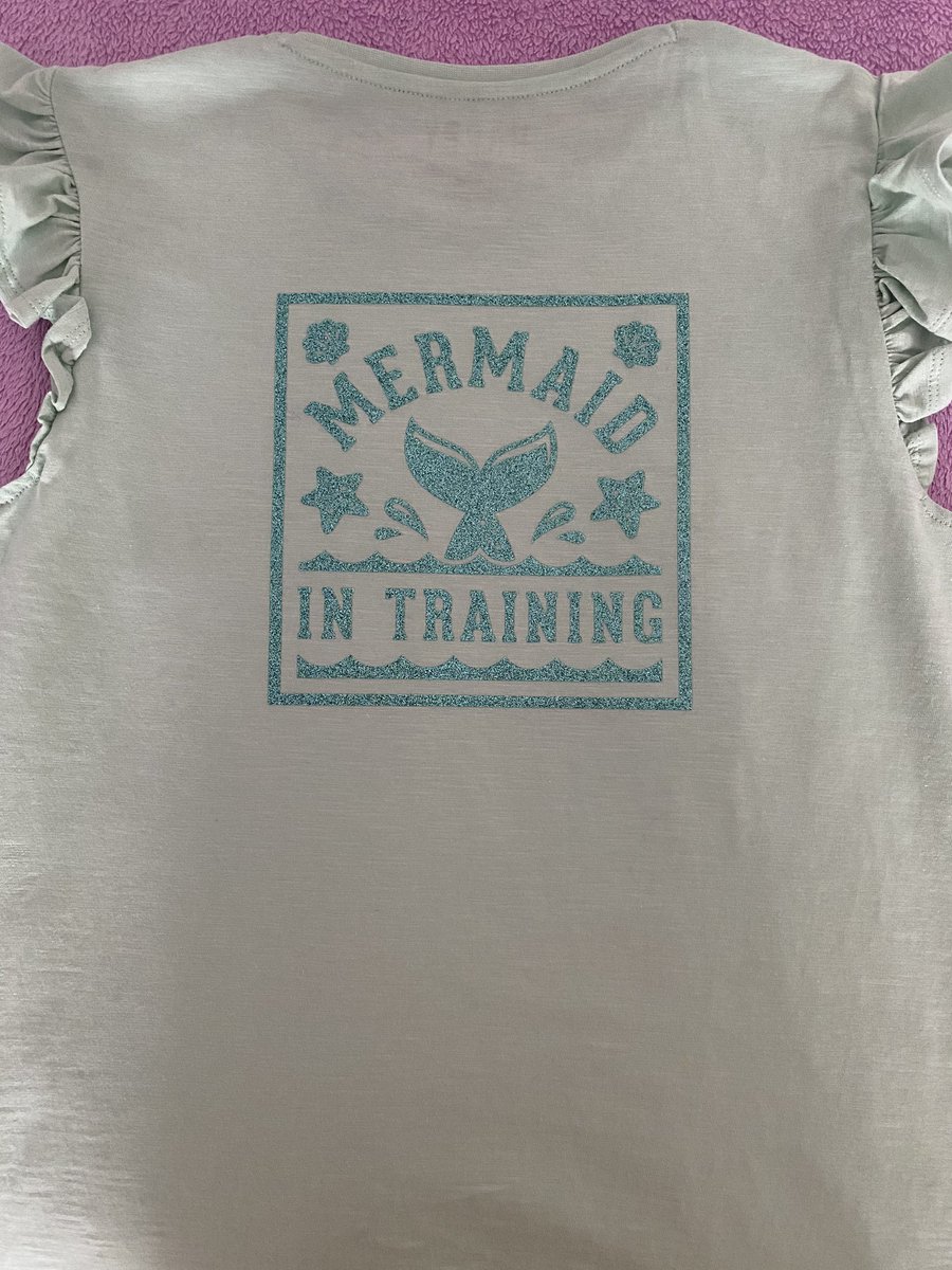 memories_time's tweet photo. Love this tshirt I’ve customised for my daughter https://t.co/E8i2c5ZMeK