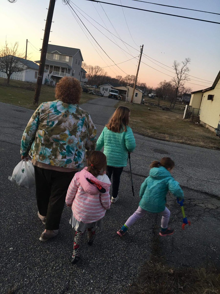 Nana_Gx2's tweet photo. @CTES_BCPS and @OliverBeachElem join forces for a Clean Green 15 clean up! @JaneLichter @jmullenax @foundationbcps @MamaPhelpsH20 https://t.co/XVSEKIM6om