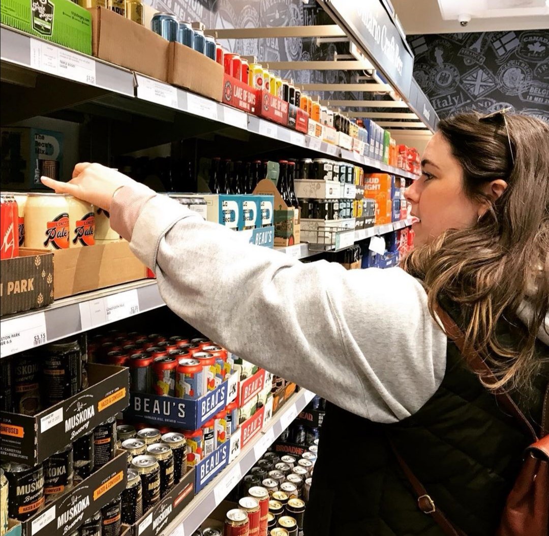longtoothbeer's tweet photo. Another happy customer picking up some #longtoothbeer to enjoy on a beautiful Saturday night! The days are getting longer, and it can really only mean one thing - LONGTOOTH!!! Enjoy your Saturday night one and all :) 
#longtoothsaturdaynight #stompintomsunreleasedsecondcut😂 https://t.co/g6btD1uZHD