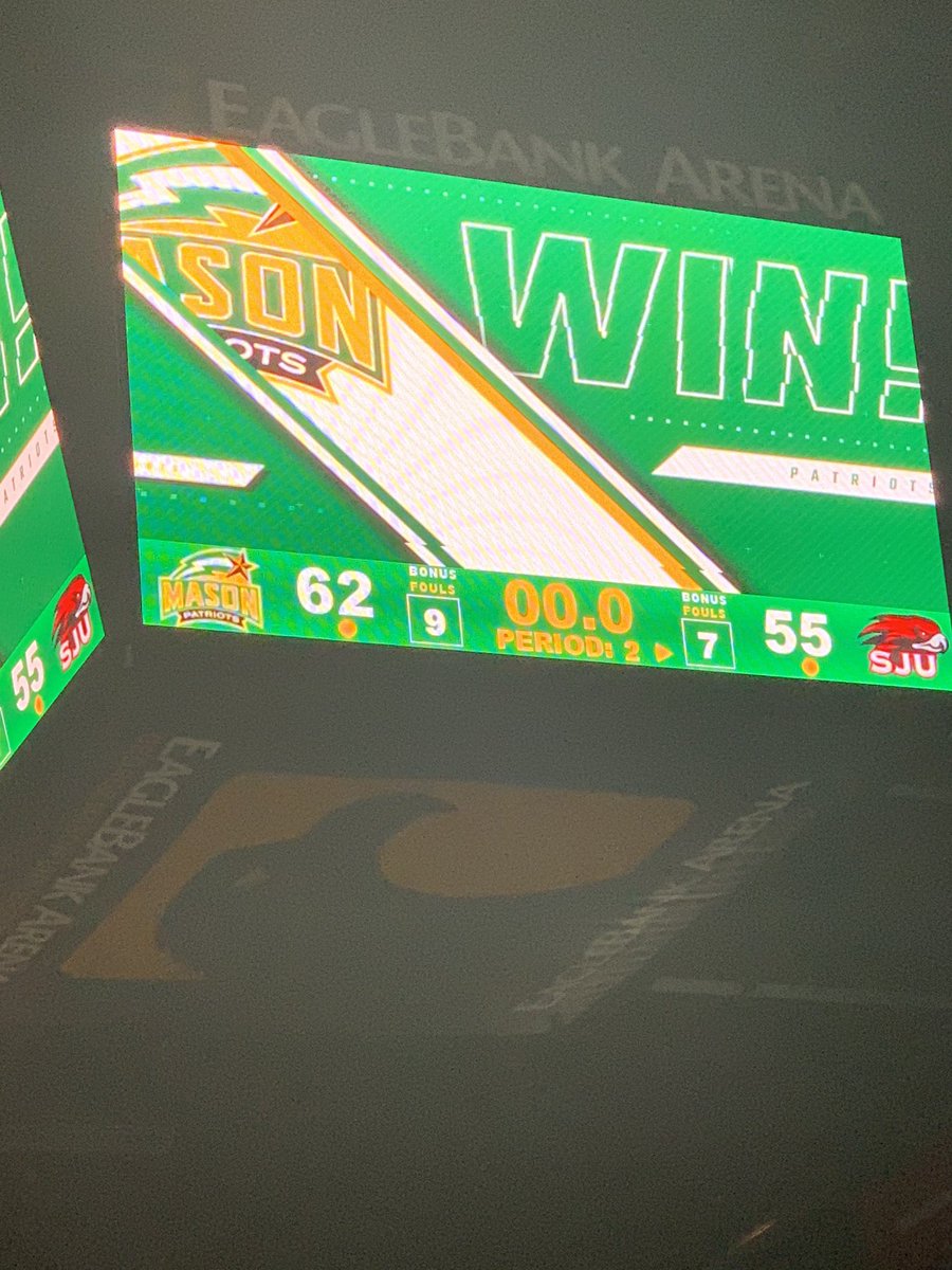 GeorgeMasonU's tweet photo. A #MasonHC win for the #MasonNation! 💚💛 https://t.co/ghAEmWQZZp