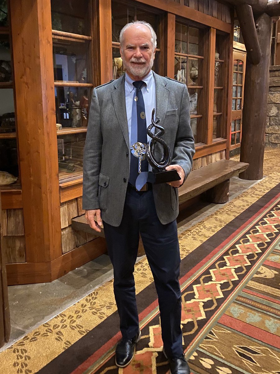 MSU_Architect's tweet image. Friday evening I was honored to receive the Springfield Convention and Visitors Bureau 2019 Volunteer of the Year Award. Thank you CVB. #LoveSpringfield