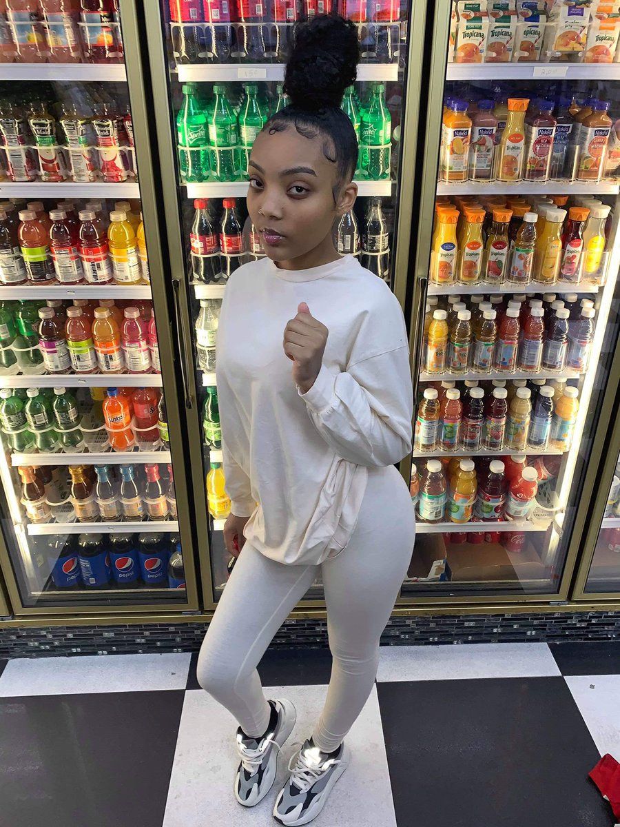 BellaaSlayy's tweet photo. Pretty Petite , Damn❤️ https://t.co/KXgQKnpf6X