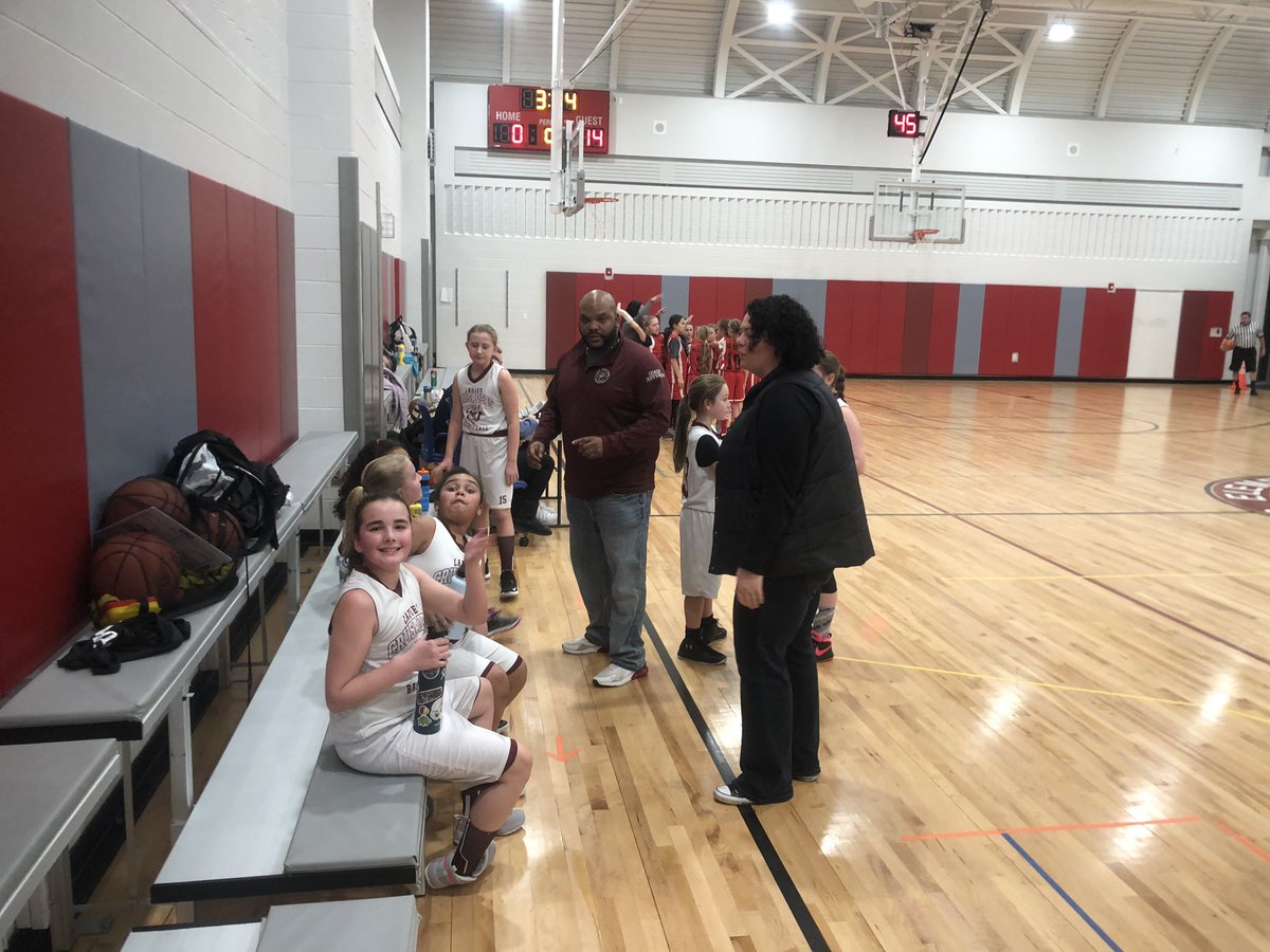 CarverLCB1's tweet photo. Coach Jefferson and Egan’s 4th grade team doing great tonight.  Just beat silver lake 24-12!  Nice job ladies! https://t.co/EYiYwYp8E4