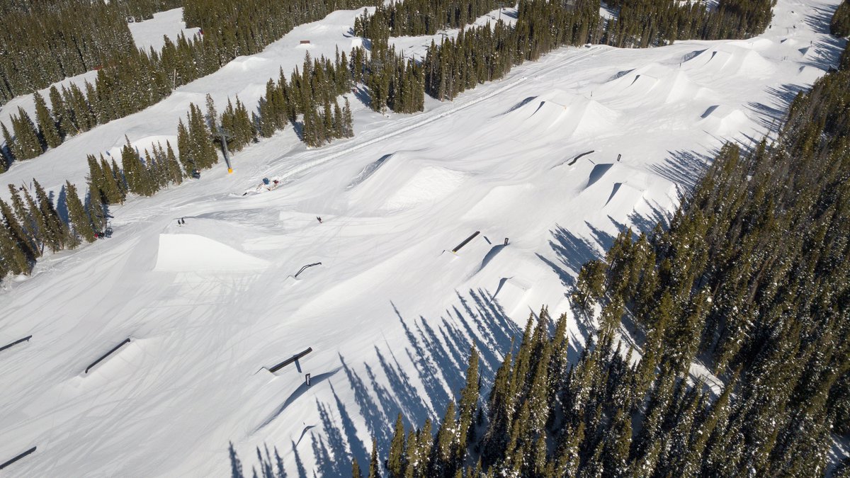 Pick your line. 🤤 If you’ve enjoyed Central Park or the rest of our Woodward Mountain Park this season, we want your feedback! Vote for Woodward Copper in the 2020 <a href="/SnowboarderMag/">Snowboarder Magazine</a> Park &amp; Ride Survey - sbdr.co/2020CopperPark… <a href="/PistenBullyUSA/">PistenBully</a>  <a href="/CopperMtn/">Copper Mountain</a> #ThankYouParkCrew