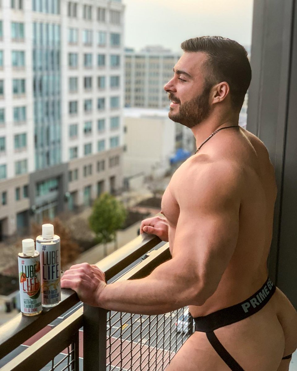 Tú eres la razón por la cual me despierto cada mañana con una sonrisa @LeatherxSoldier