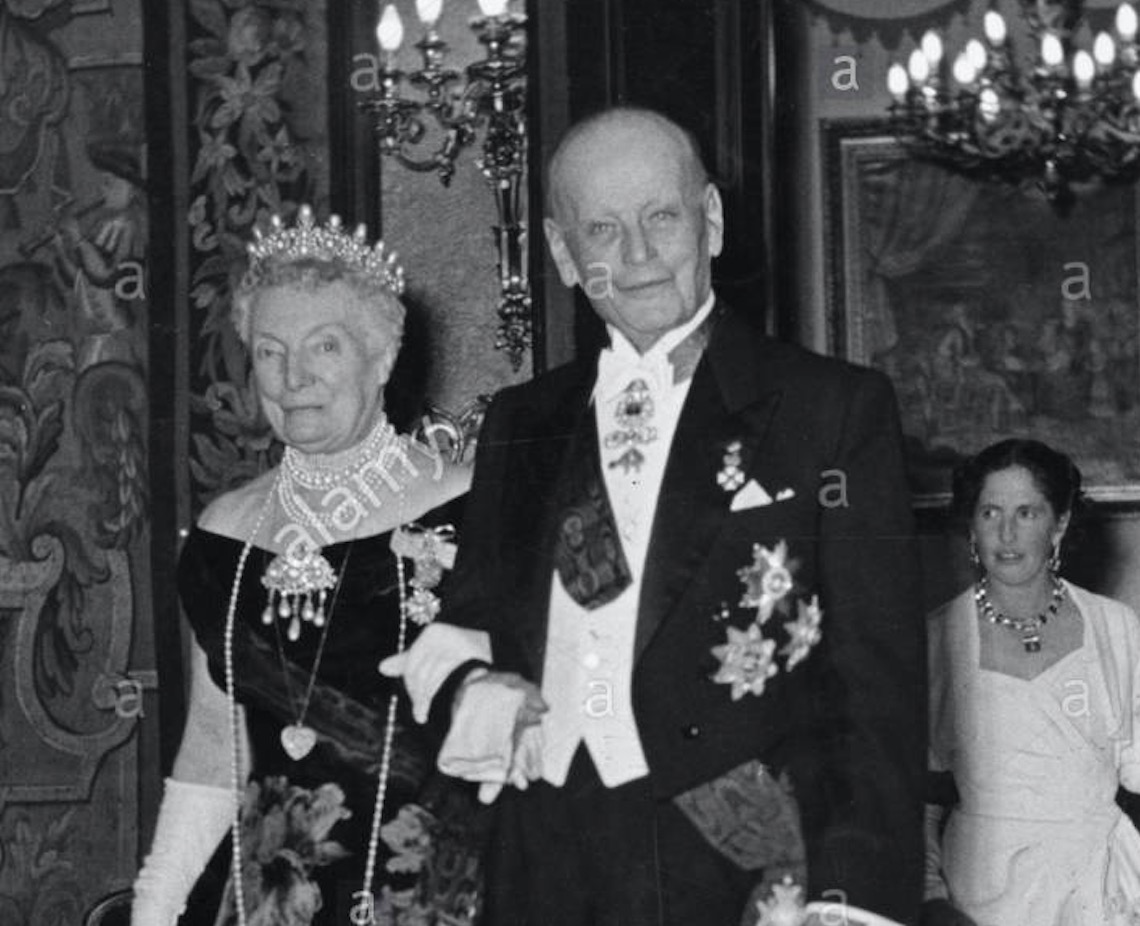 The Royal Watcher Twitter: "Archduchess Margarethe Klementine, Princess von Thurn und Taxis wearing Empress Eugénie's Pearl Tiara: https://t.co/GyQ3MVJz44 https://t.co/bcbOay6mGT" / Twitter