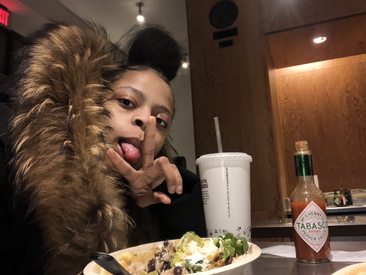 lovinglyfeofgi's tweet image. Chipotle if my lifeee✨