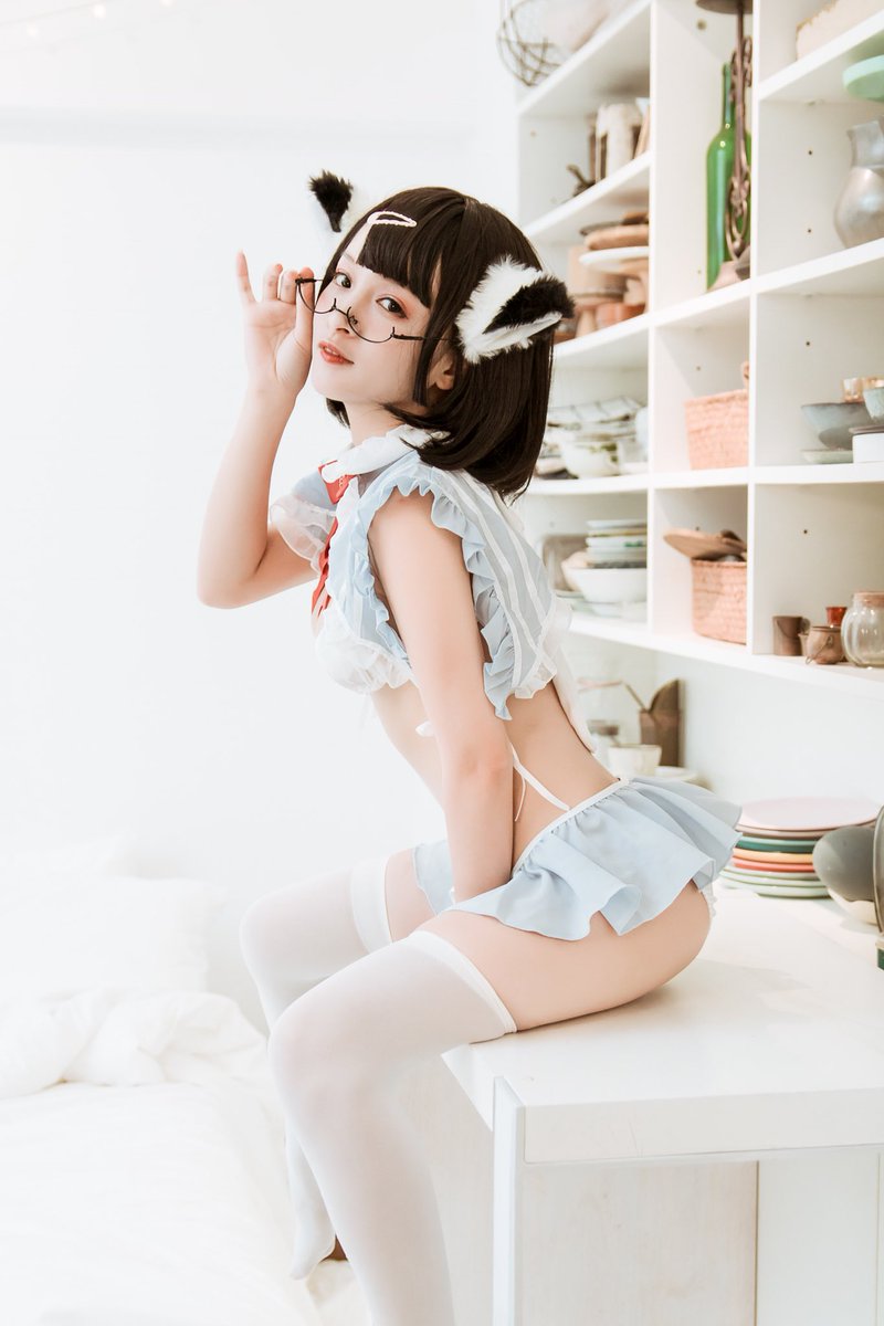 #眼镜娘  #萝莉 #白丝 #兽耳 #ロリ #セクシー #美少女 

   哼...想吃糖吗？不给哦！ https://t.co/AmiWcHSDP7