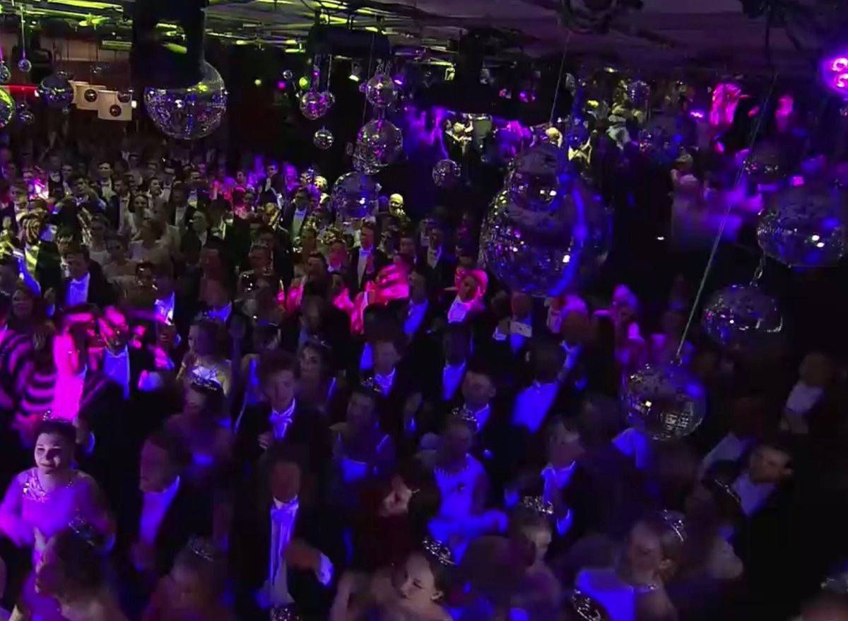 Tanzschule_Muc's tweet photo. #Friesenrock am Opernball, wir zeigen auch Euch den Spass. 
Neue Kurs ab 08. März in München
#Knotentanz https://t.co/I5U8IbDBZE