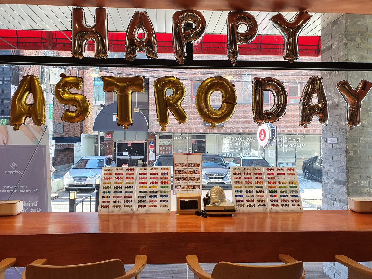 dololong_0223's tweet photo. #아스트로는_아로하의_빛
#해피223_봄의기적_아스트로_4랑해
#ASTRO_AROHA_4EVER
@third_light722
카페 안에 있는 사진들 하나하나가 다 너무 예쁘고 시선이 닿는 곳마다 아스트로가 있어서 너무 행복했어요☺️
아스트로 4주년 축하해🥳💕 https://t.co/7H4dWWpEVg