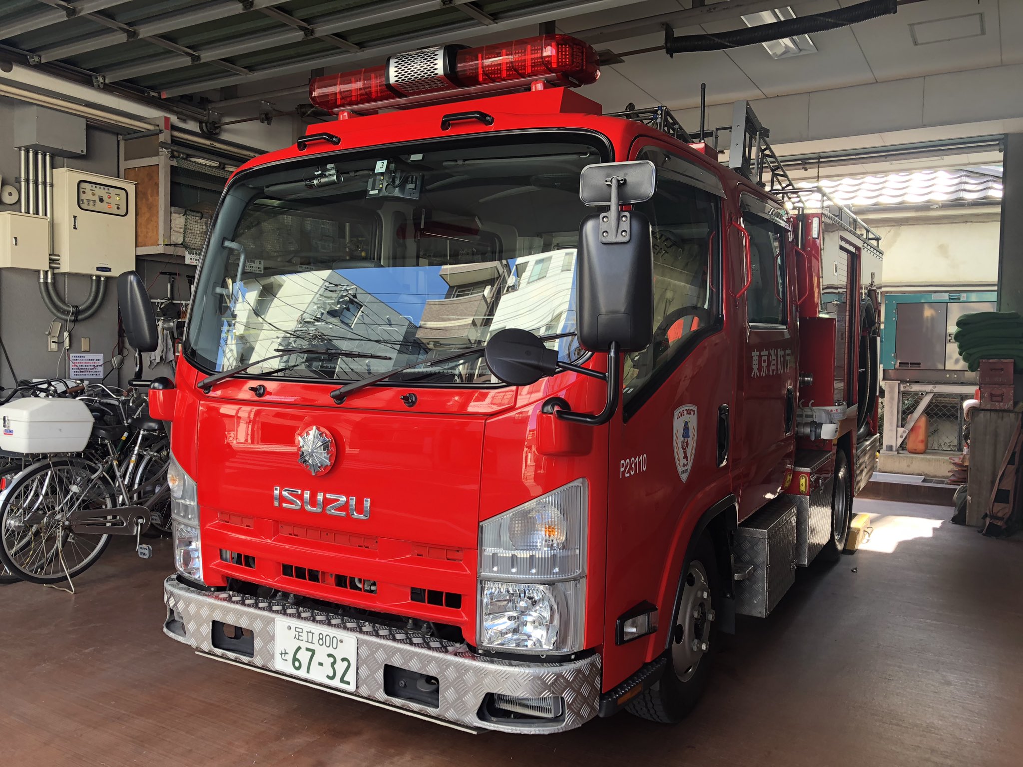 緊急車両ファン 東京消防庁荒川消防署 日暮里出張所小型ポンプ車ホースカー付き このタイプ車両は東京消防庁で3台しかない珍しく 消防車です 来年には廃車になる予定です 緊急車両ファン 東京消防庁荒川消防署 日暮里出張所小型ポンプ車ホースカー付き このタイプ車両は東京消防庁で3台しかない珍しく 消防車です 来年には廃車になる予定です