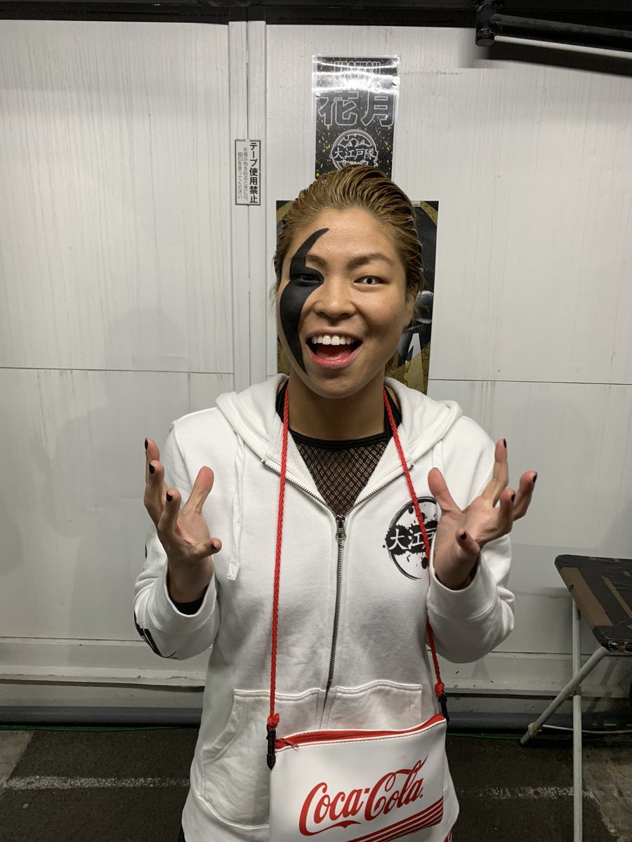 masayuki_420's tweet photo. スターダム 1.3
僕は紫雷イオのファンなんですが、イオ選手は花月選手が居たからこそだと思います。
と伝えたら
「私が今居るのもイオ選手が居たからこそです。」
と仰った
涙腺崩壊寸前で、無言で握手するしかなかった。
#花月 #紫雷イオ #manyface #STARDOM https://t.co/TnC2KpjCOU