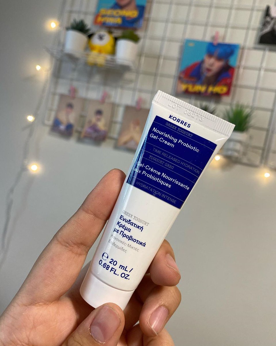 Influenster's tweet photo. Valentines Day may be over, but Influensters are still feeling the love with their #BeMineVoxBox and the #LiveClean, #Toffifay, and @KorresUSA goodies that they received. Tag someone that would try one of the products in this box!👇
https://t.co/rcgwpwGDkW https://t.co/twczAUTMzK