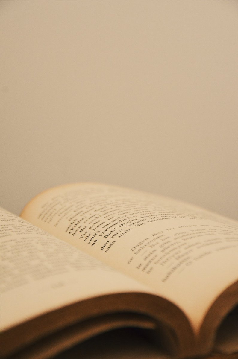bookbyt_es's tweet photo. Join our micro book club to read from a different book everyday! 
.
.
.
Photo by @ekrulila from Pexels
.
.
.
#read #reading #readingtime #readingisfun #readingissexy #white #page #turkish #books  #bookshop #bookslover #bookseries #booksarelife #bookbytes #sydney #australia https://t.co/d3aibURAAQ
