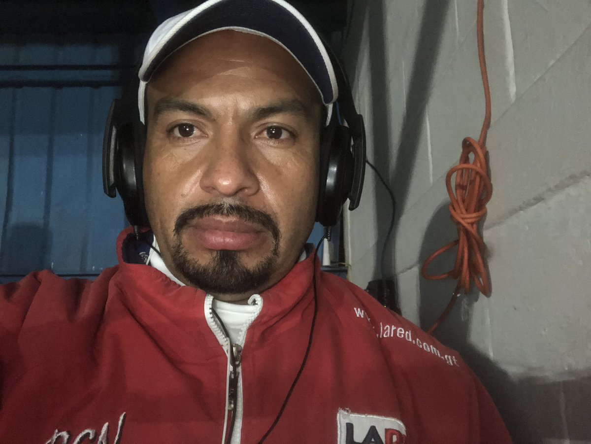 dixonvasquez_LR's tweet photo. #1aDivisionXLaRED 

Desde #StaCruzElQuiche 

Desde el estadio municipal 
Transmisión del partido 

#QuicheFC vrs #Chimaltenango por 

@Lared1061 con @pumpumdelgol 
@crisarrioladj #HugoLandaverde 
#BayronMazariego y #SaulFlores https://t.co/GYsMXqijUg