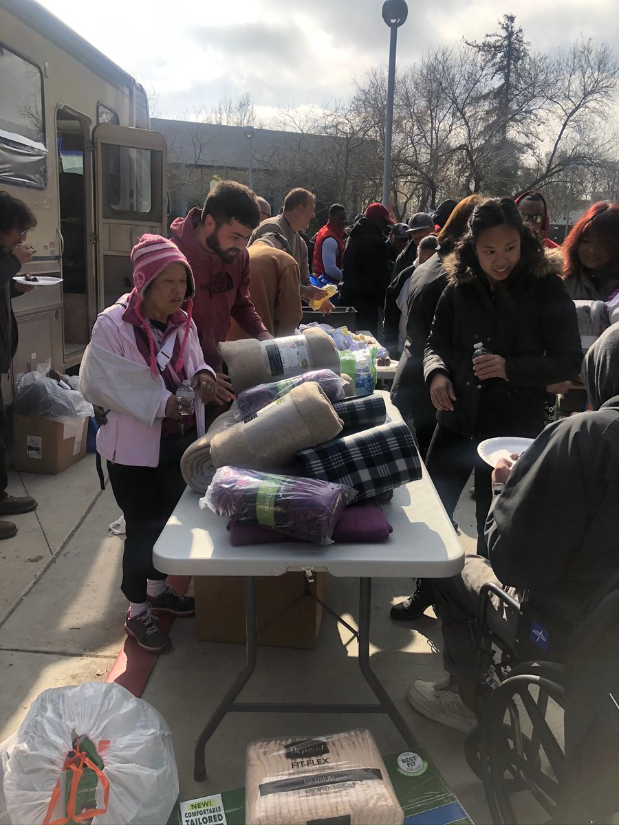 mercy_mobile's tweet photo. Pastor Scott Wagers, Assemblyman Ash Kalra and Supervisor Dave Cortese passing out hundreds of items in the Mercy Mobile last week https://t.co/lzSx6PSyHG
