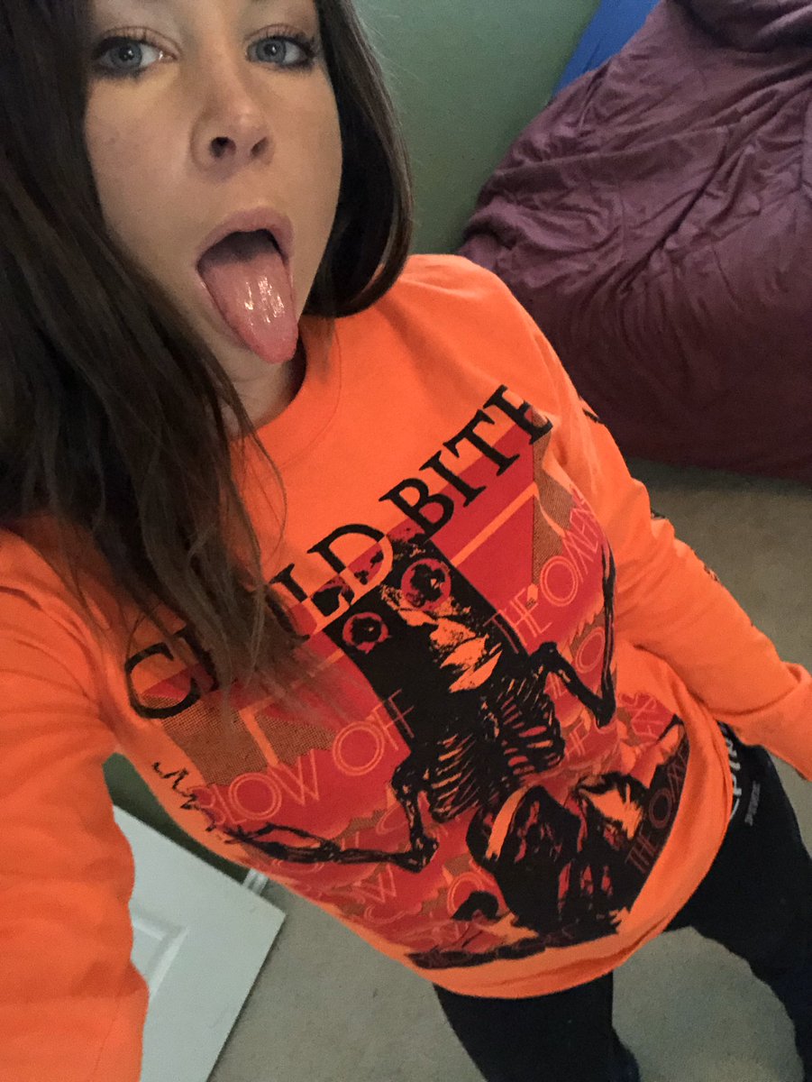 felicityxfeline's tweet photo. Austin, TX tonight - playing at the Lost well with Distorted Pony .. with suckling & lazer fire. Thanks @ChildBite for the awesome shirt! #distortedpony #thelostwell #childbite https://t.co/EDeTfMCzpe