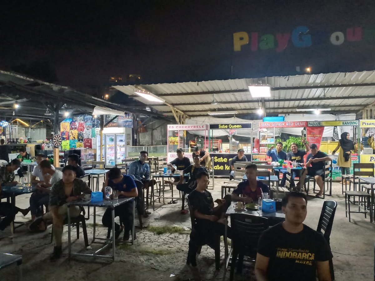 INDOBARCA_BATAM's tweet photo. .
Sabtu, 21 Februari 2020
.
π· Dokumentasi Nobar di @playgroundcafee_batam .
.
La liga pekan ke XXV:
Barcelona 5-0 Eibar.
.
ForcaBarca! π΅π΄
.
#chapterevent #indobarcachapterbatam
#indobarca #budayakannobar #LaLiga https://t.co/AK0WEeEfKu