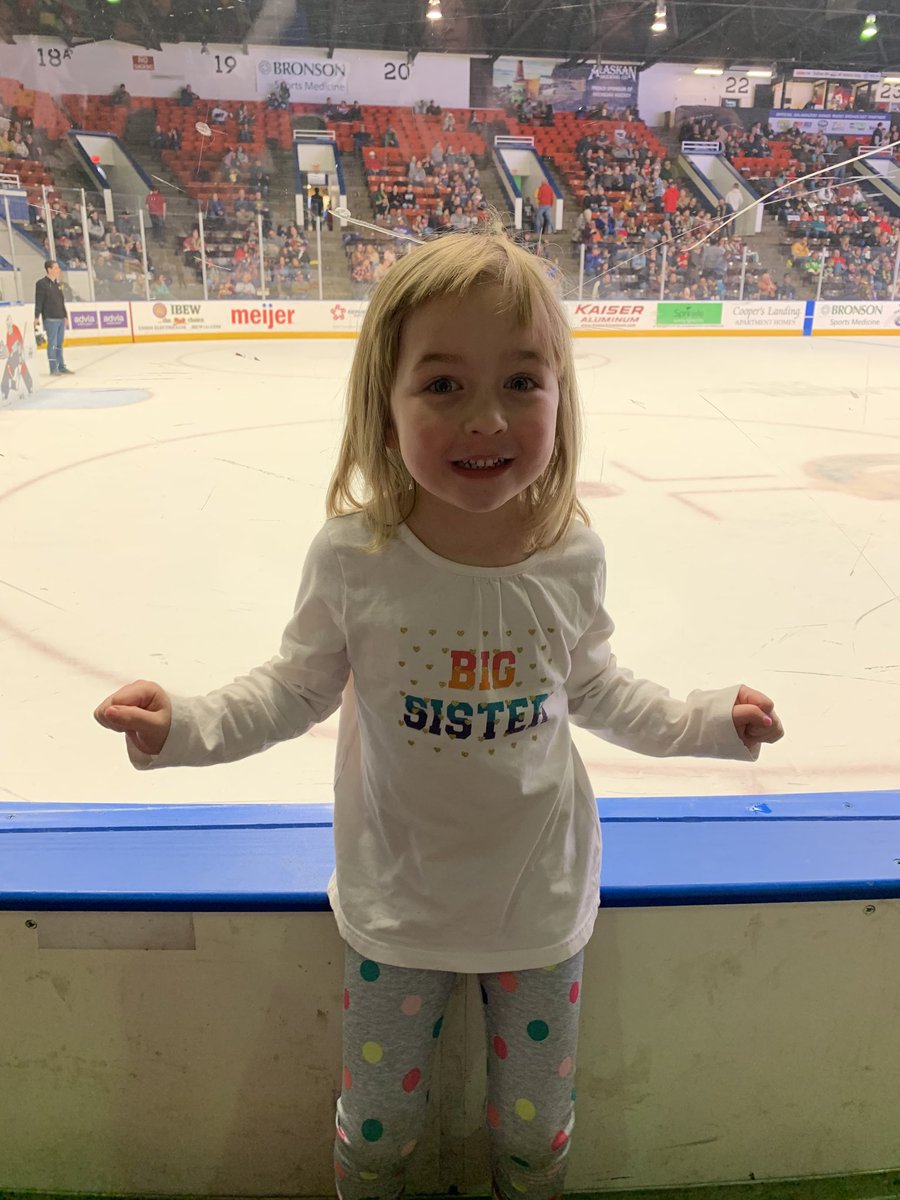 JBrockLMSW's tweet image. SLAPPY SAID HI!!!! 😄❤️🏒 #kwingsphoto