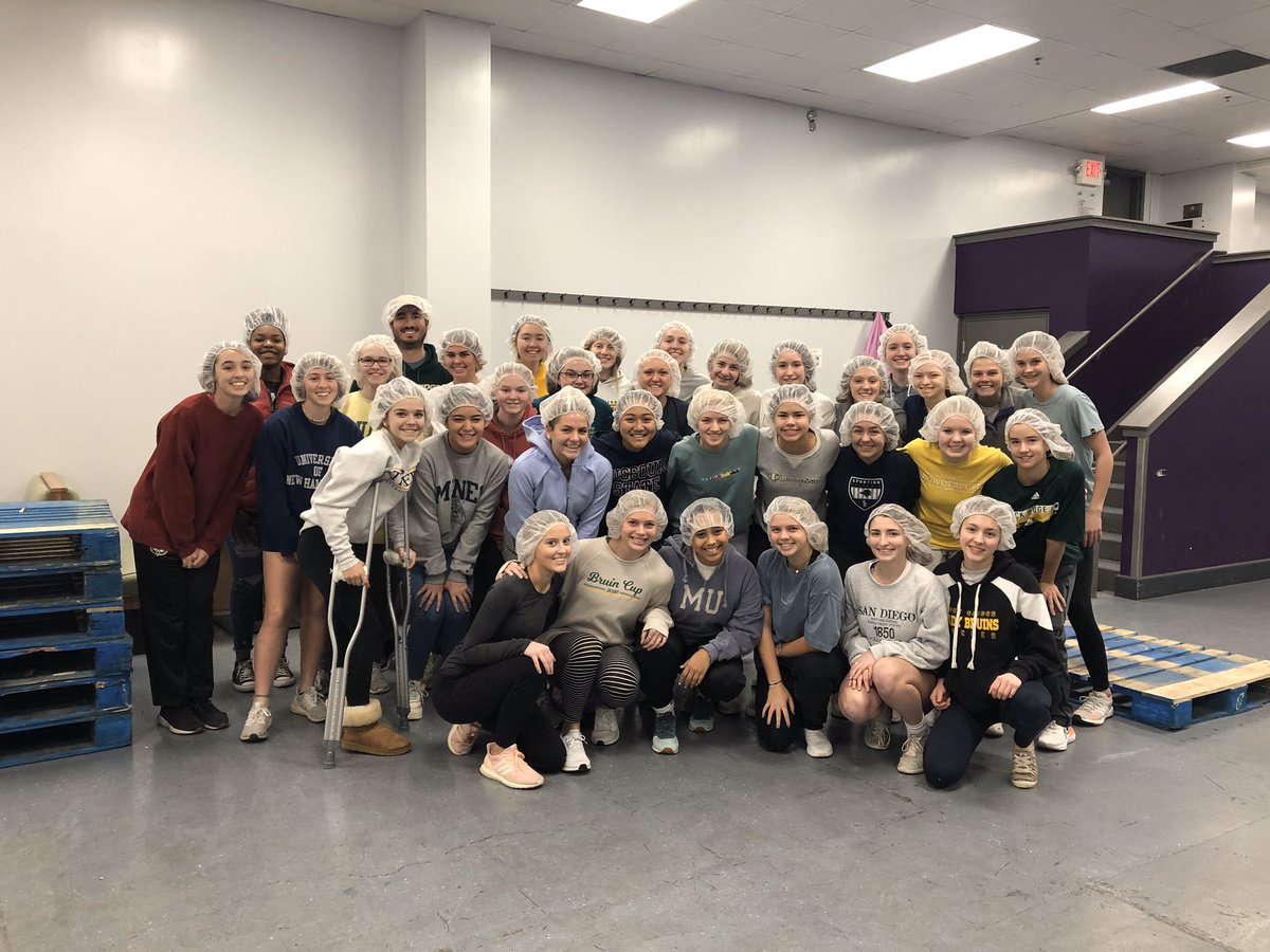 RbhsGirlsoccer's tweet photo. #SolvingHungerTogether
A beautiful day giving back to our community together at The Food Bank for Central & Northeast Missouri. ⚽️💯⚽️
#RockBridgeLadySoccerRocks https://t.co/TursZCQt17