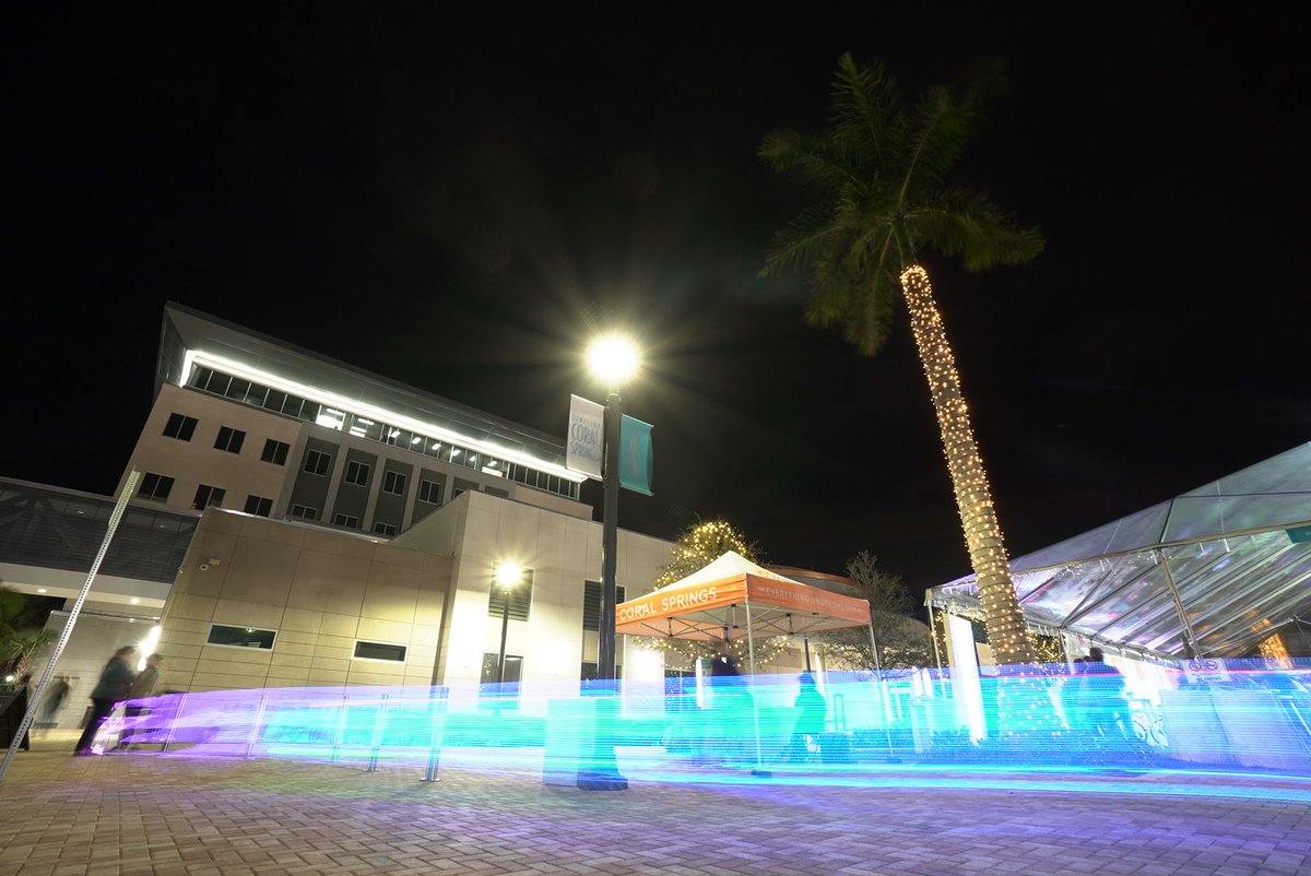 CoralSpringsFL's tweet image. City Hall is looking brighter tonight. #DowntownCS