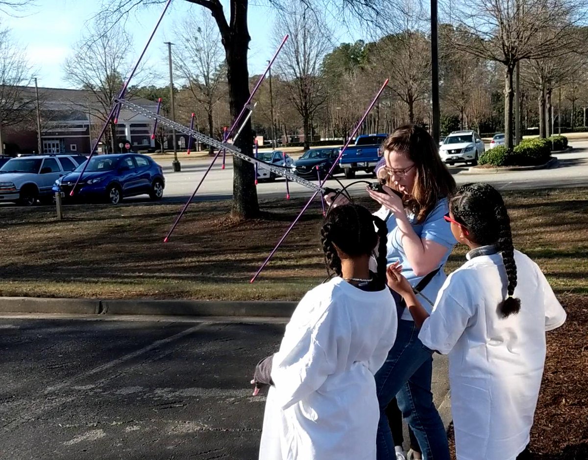 stemclubamerica's tweet photo. Today's meetup was awesome! The Amateur Radio Club of Columbia County (ARCCC) talked to our GECO club about amateur radio. We learned so much and made contacts with other people over a satellite! Thanks to all who made this day special! #AmateurRadio #STEM #ARCCC https://t.co/sKCbO7svuO