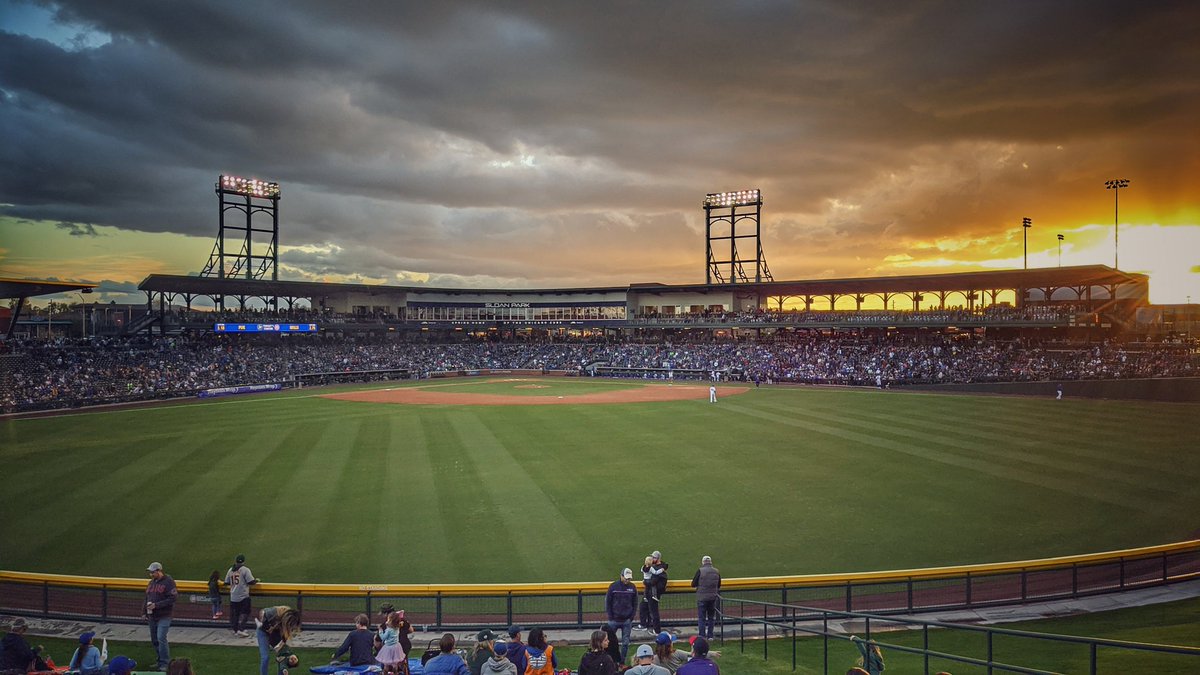DugoutNation's tweet photo. Baseball sky https://t.co/wAq8HAVx3c