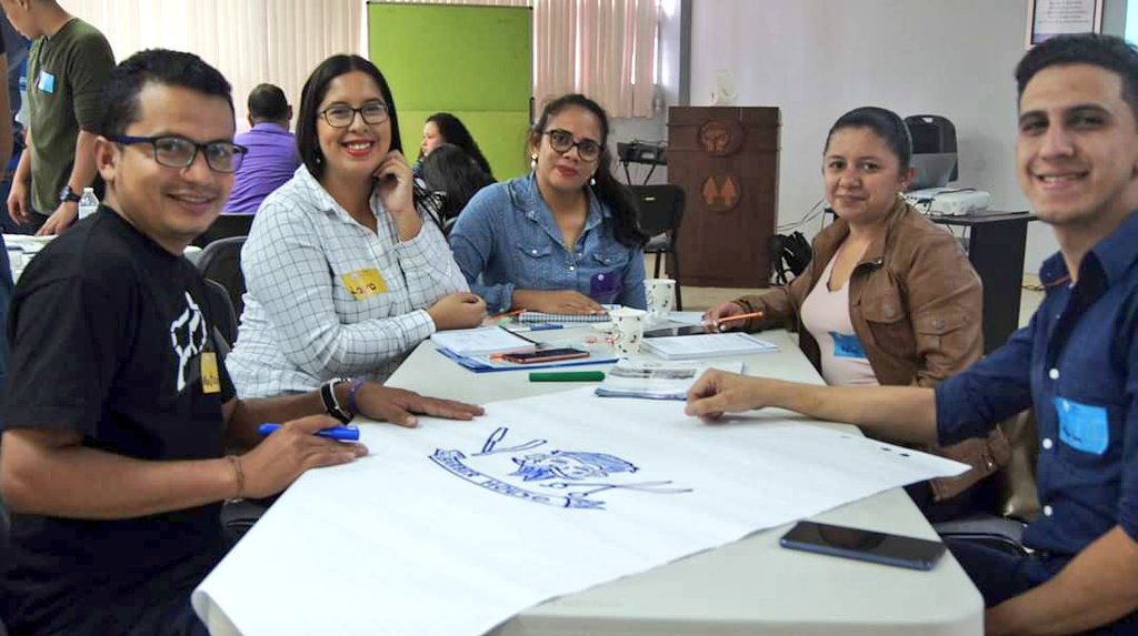 Facachhn's tweet photo. Nuestros jóvenes conceptualizan ideas de #PotencialesInnovaciones y exploran la #RedDeRecursos + #ActoresClaves que colaborarán para desarrollar sus proyectos.

#InnovaFACACH #InclusiónJuvenil #ParticipaciónActiva https://t.co/Nz53Aaz8KO