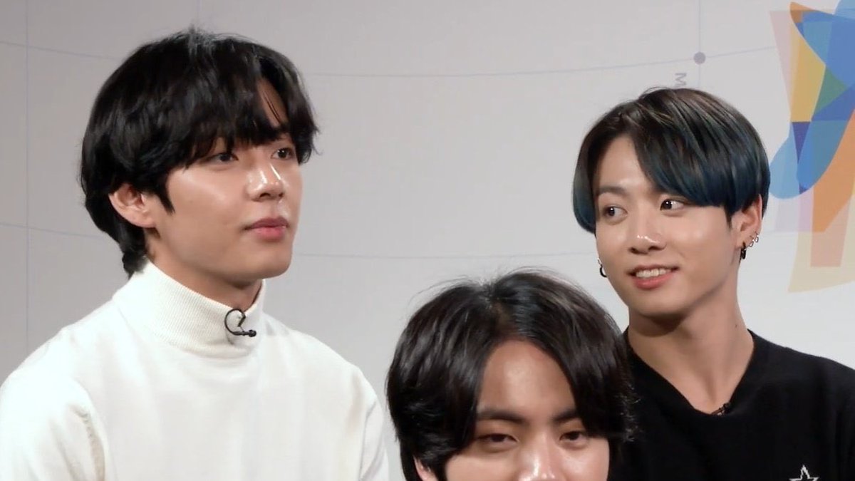 kthszjjk's tweet photo. namore alguém que te olhe do mesmo jeito que o jungkook olha pro taehyung, não aceite nada menos que isso https://t.co/qYguveaxB2