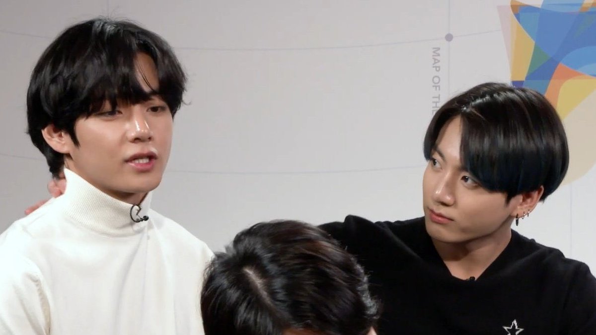 kthszjjk's tweet photo. namore alguém que te olhe do mesmo jeito que o jungkook olha pro taehyung, não aceite nada menos que isso https://t.co/qYguveaxB2
