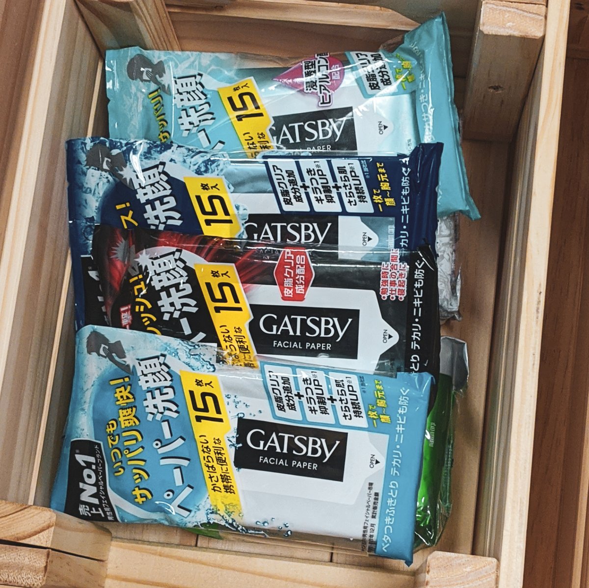 ichibankan's tweet photo. How can someone stay so dandy after a whole day's work? Gatsby face wipes! Choose from 4 different benefits — refreshing, cooling, moisturizing, or oil-blotting. 

#gatsby #bigsale https://t.co/fGnWXM5L5K
