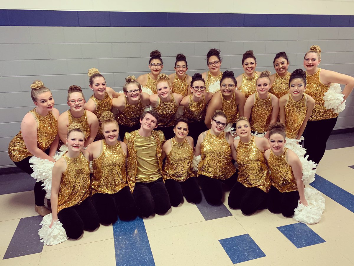 SVilleDance's tweet photo. Last competitive performance for the 2019-2020 Stingerettes! Ending on a high note with our team pom! #statecontest #BEElieve #1920stings 💛💙🏆💙💛 https://t.co/Jkq6QhO1Ck
