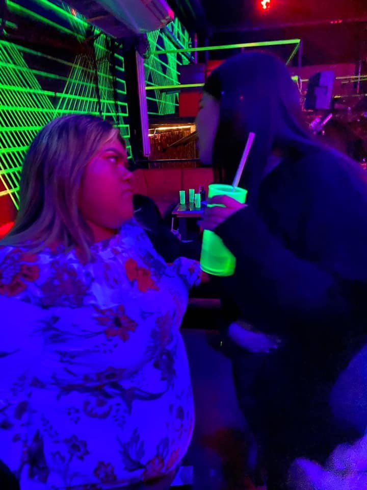 “Amix, dicen los vatos que a ti sí te toca cooperar”.