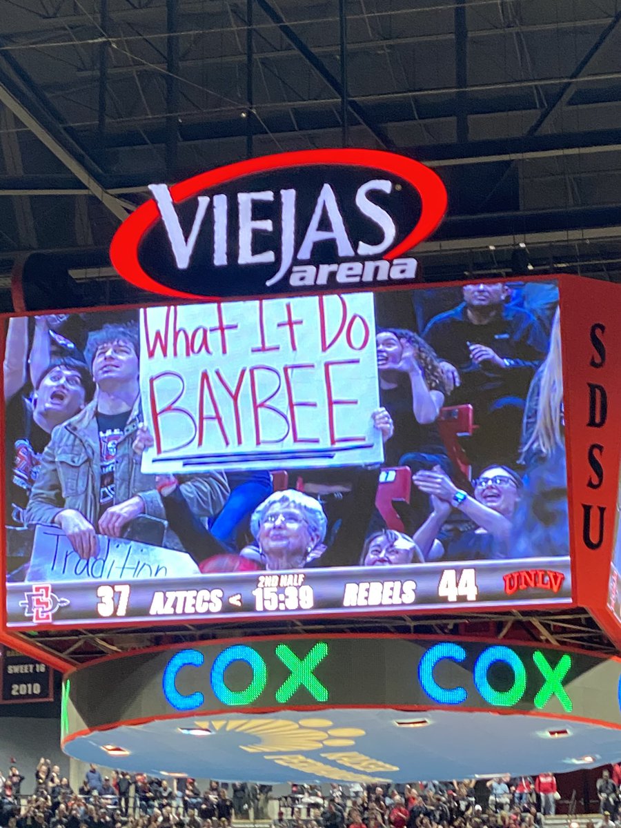 tiffmarieeSD's tweet image. I ❤️her! @Aztec_MBB #AztecsMBB