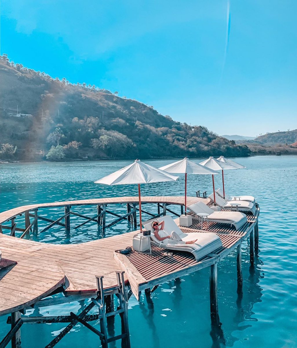 AyanaResort's tweet photo. Good vibes start here at #AYANAkomodo #JettyPool . Have you planned your holiday? Start now: https://t.co/SXrRkFcpii 📸 @ayu_rwti https://t.co/65zC8smv3L