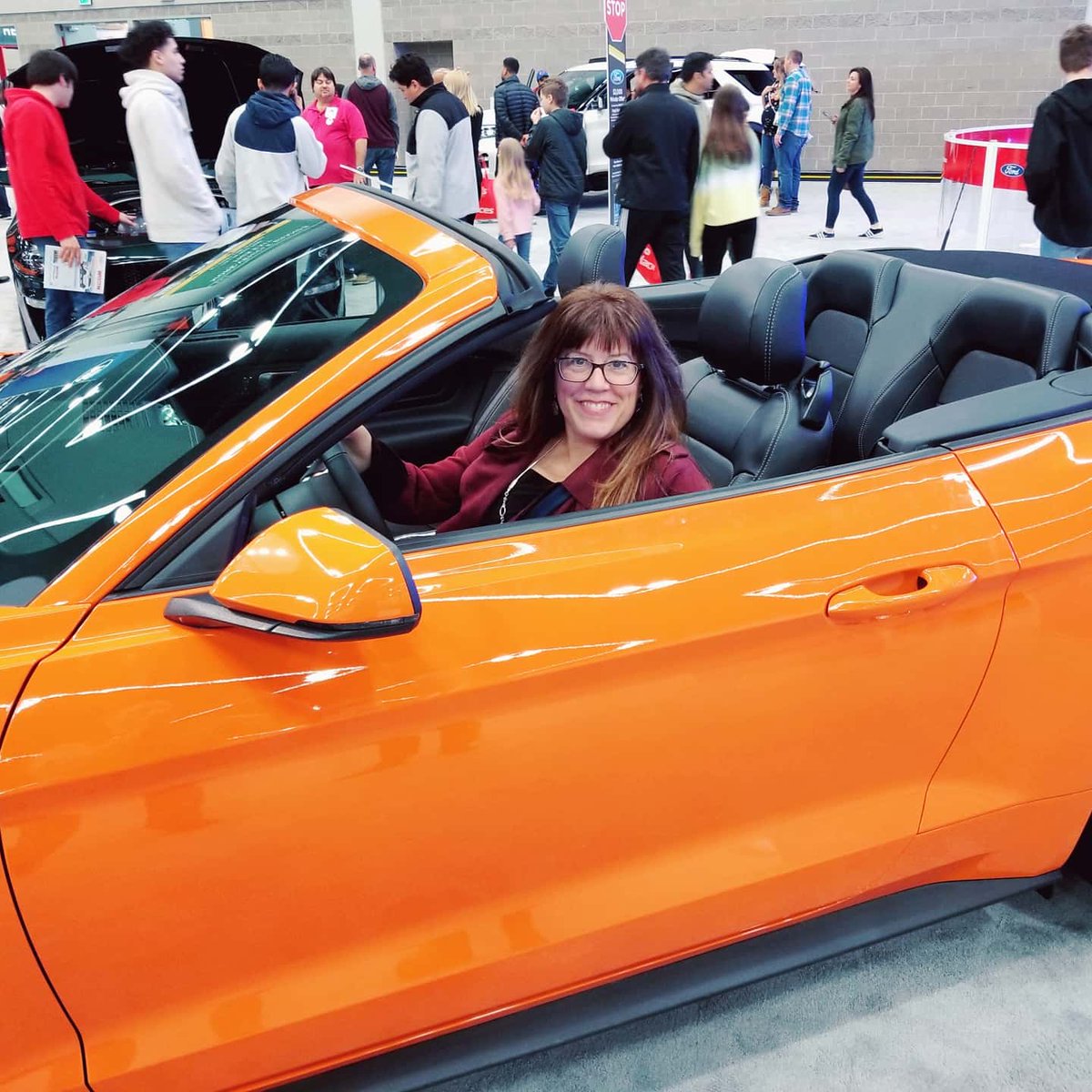 MartisMusicKit's tweet photo. Fun at the auto show. Dinner with a view. Happiness! #MartiMendenhall #PdxJazzSinger #dinnerwithaview #Happiness https://t.co/cJ7vfXR7Vs