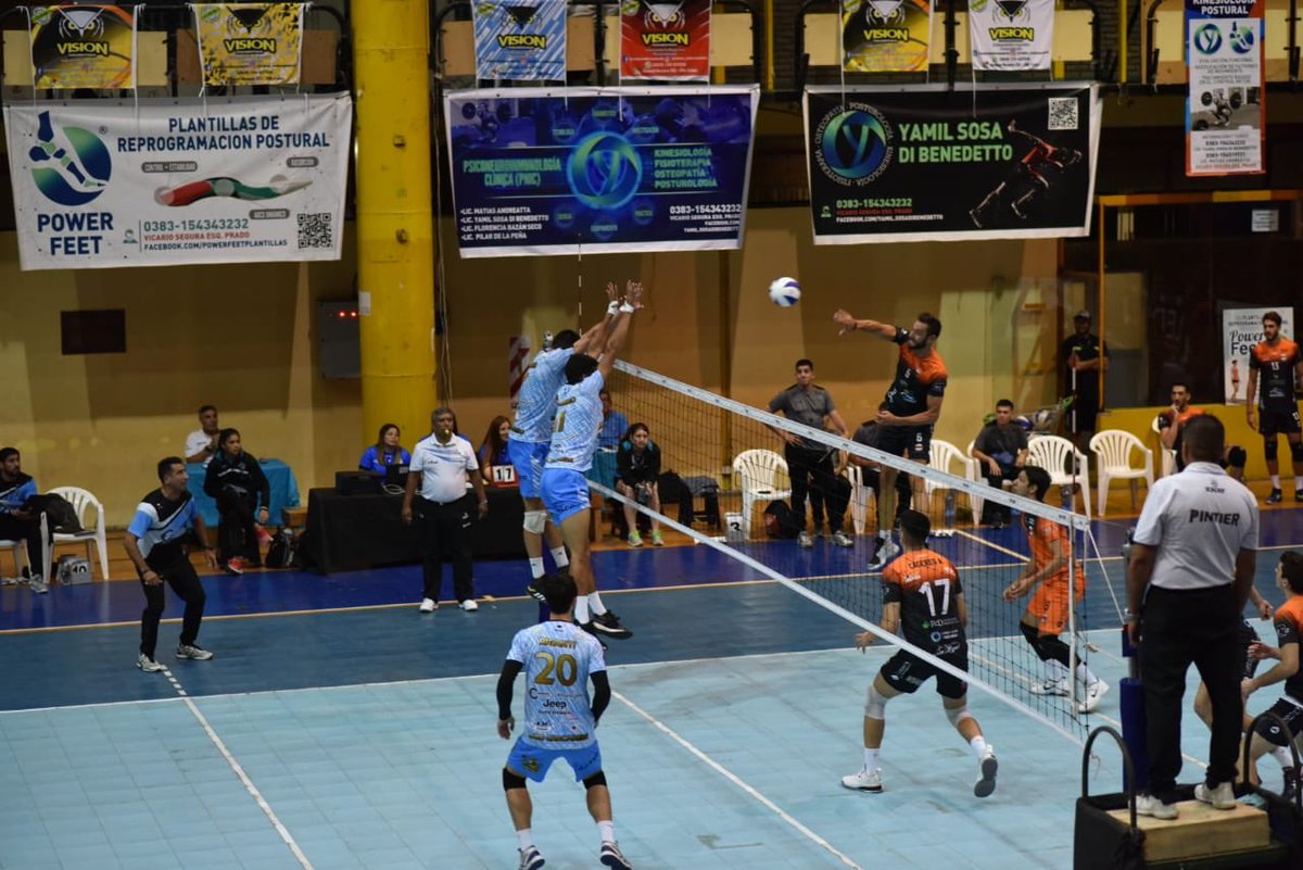 TucumanFiles's tweet photo. 🏐🍊#LVA/ @VoleyACLAV
.
Por el #Weekend11 de la Liga de Voley Argentino, @MonterosVoley ganó a 3-1 a sus pares de @AteneoVoleyOk. Los parciales fueron 25-19; 18-25; 22-25 y 19-25 a favor del Naranja de Monteros. https://t.co/e3E9CcsiEv