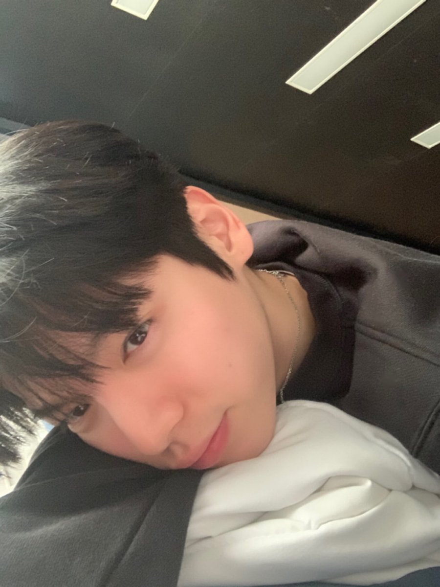 Official_SKYE_'s tweet photo. [#현욱] 🐶
나른나른 일요일😶

#IN2IT #HYUNUK #인투잇 #현욱 https://t.co/XLd8PzPK8c