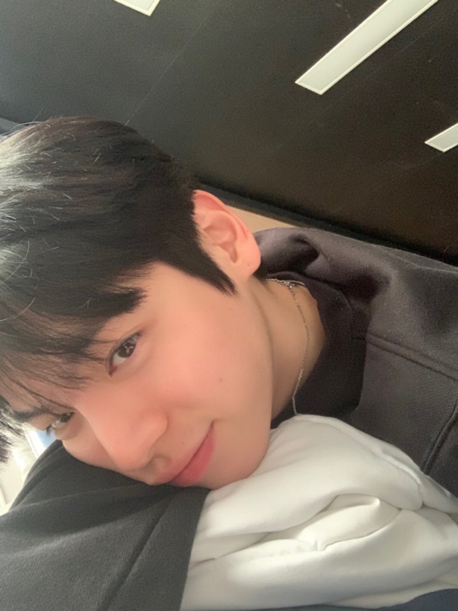 Official_SKYE_'s tweet photo. [#현욱] 🐶
나른나른 일요일😶

#IN2IT #HYUNUK #인투잇 #현욱 https://t.co/XLd8PzPK8c