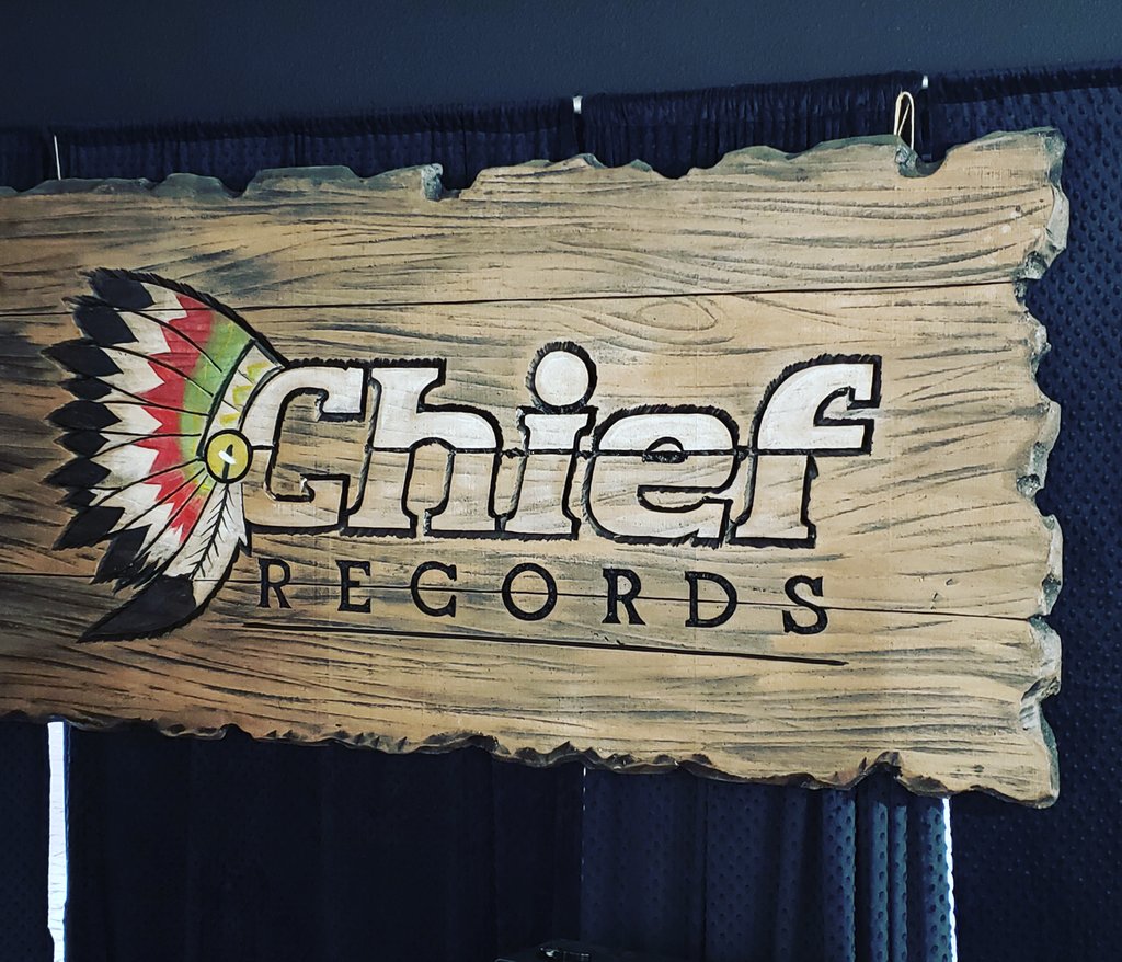 Chief_Records's tweet photo. #alanjackson #dickiesarena #fortworth #chiefrecords https://t.co/iq8vJFWnWi
