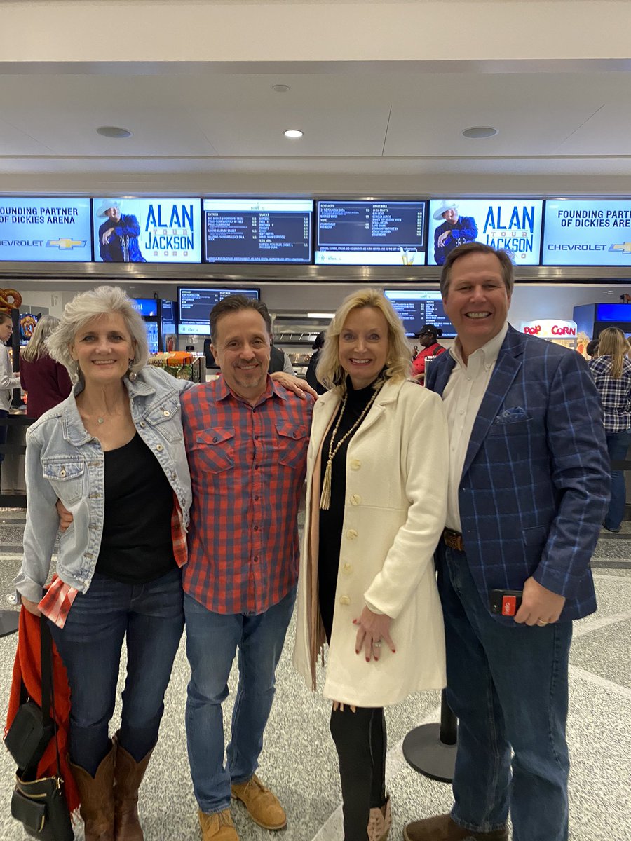markhaun's tweet photo. #AlanJackson https://t.co/vyiv8d1JqK