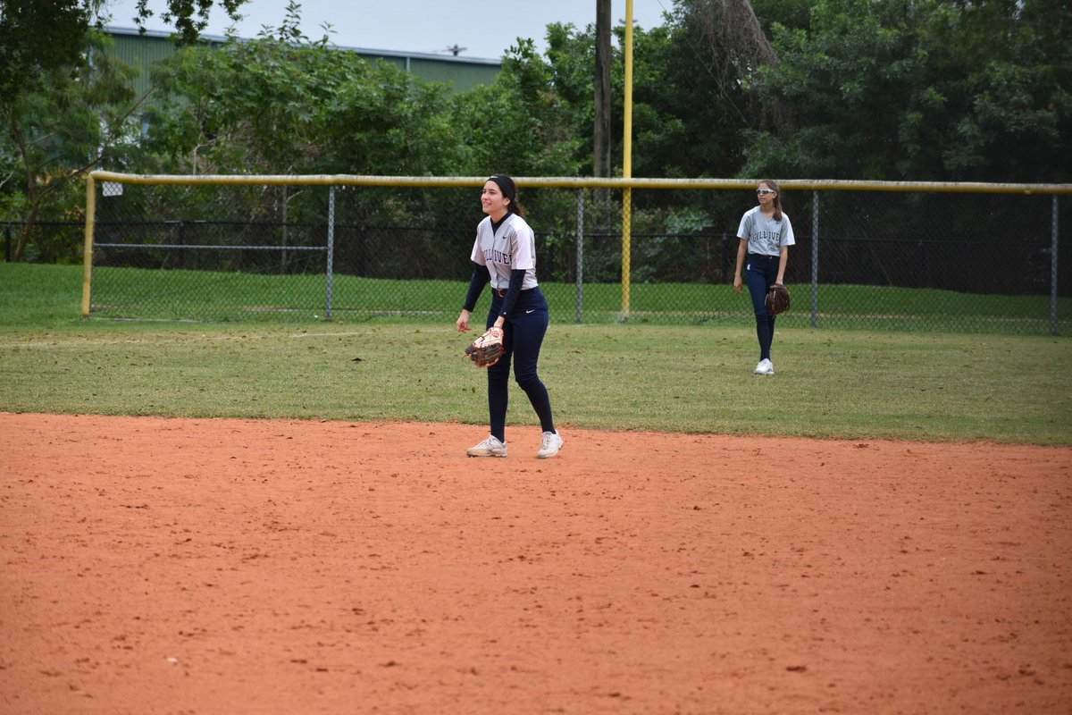 GulliverPrep_SB's tweet photo. Yesterday, the Lady Raiders won 10-6 at their season opener against Marathon! Ajah Mallary ‘22 led on the mound with 8 strikeouts, while Mekayla Frazier ‘20 went 3 for 4 with a triple &amp; Sofia Mueller ‘21 had 3 RBI’s. Thurs., 2/27 they take on Pinecrest at  3:45 pm at the Prep!🥎 https://t.co/kRT2DqJVRO
