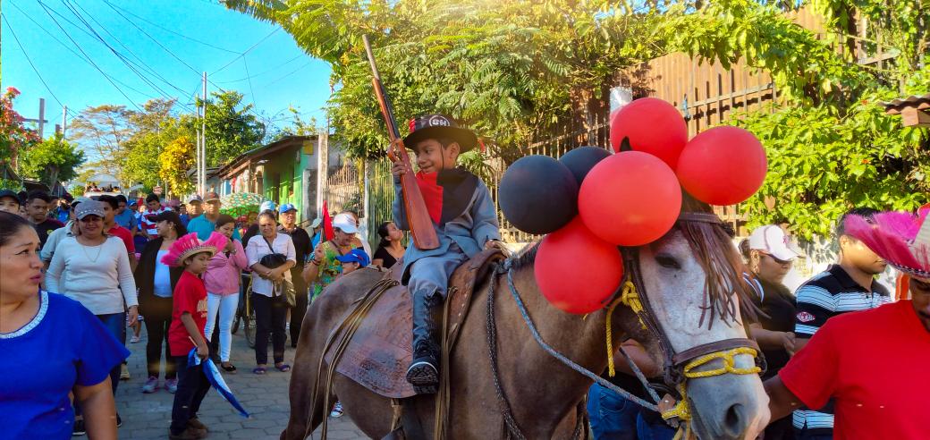 redcatarina's tweet photo. #SandinoSolDeLibertad | Niños, jóvenes y adultos militantes del municipio de #Catarina caminan por las principales calles en conmemoración al 86 aniversario del tránsito a la inmortalidad del Gral. de hombres y mujeres libres, Augusto C. Sandino 🔴⚫🇳🇮✊
#VivaNicaraguaLibreFSLN https://t.co/QTRERmvhSq